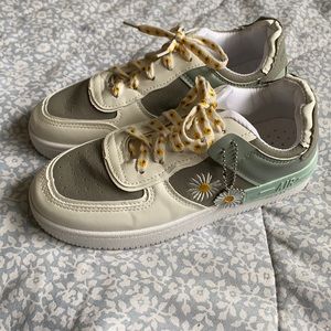 Nike air style sneaker Daisy floral NOT ORIGINAL